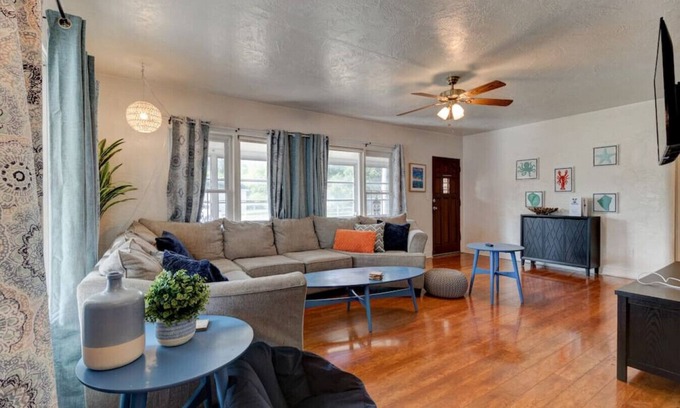 Holly Hill House | The Shark Shack-pet friendly, huge yard and ping pong