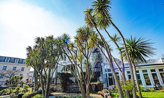 Torquay City Centre Hotel | The Sherwood Palm Hotel, Torquay Beach