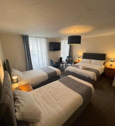 Hele Hotel | The Ship and Pilot Inn