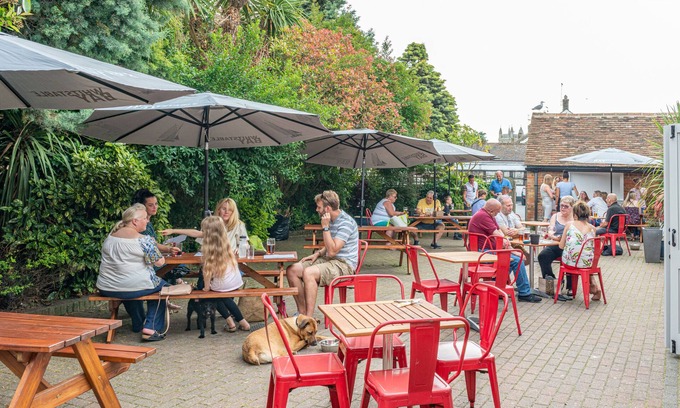 New Romney Bed & Breakfast | The Ship Hotel