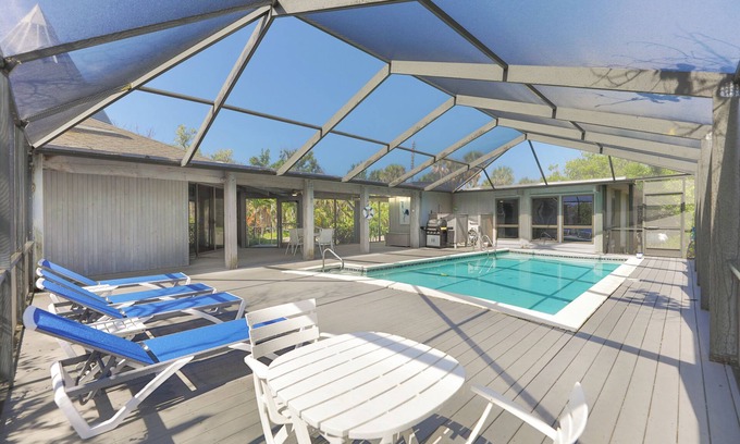 Captiva Cottage | The Shore Bird-Private Captiva Escape Bay to Gulf Cottage!