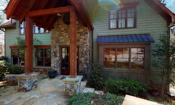 Buford House | The Shoreland Home on Lake Lanier With Dock