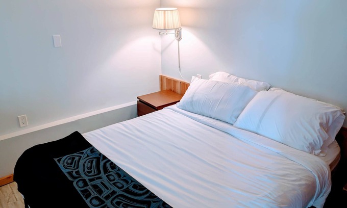 Alert Bay Apartment | The Sitka Suite, Central Apartment, Waterfront, 2 Beds
