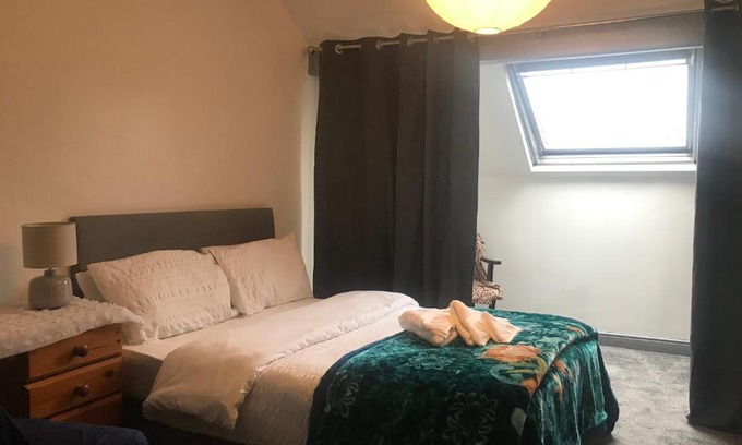Sheffield House | The Skipton Villa - The HideAway