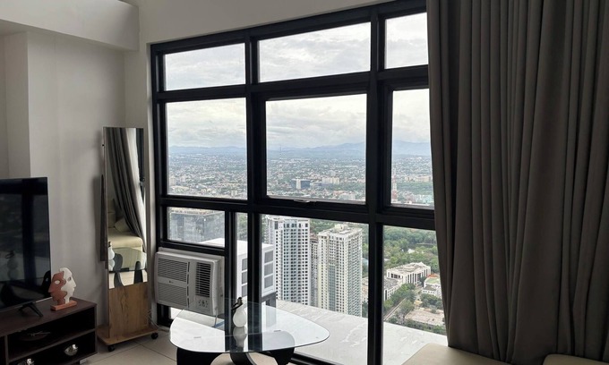 Project 7 Condo | The Skysuites tower 115sqm penthouse condo WiFi+