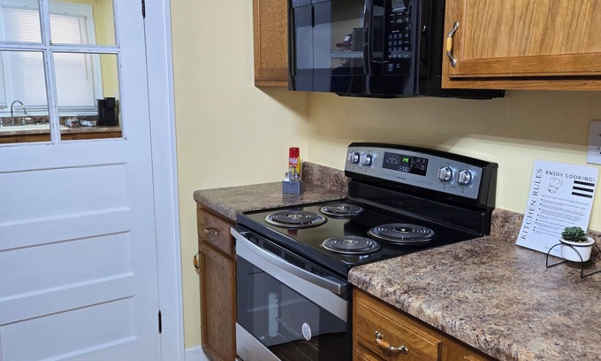 Russell Springs House | The Sleepover is a tiny house with 1 bedroom and 1 bath