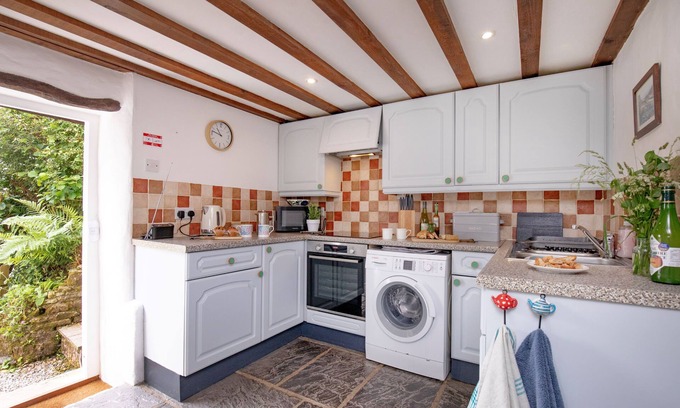 Holsworthy Cottage | The Small Barn - sleeps 4 guests in 2 bedrooms