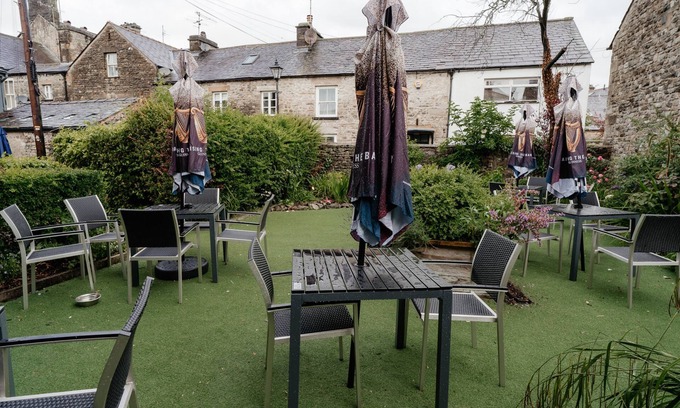 Kirkby Lonsdale Hotel | The Snooty Fox