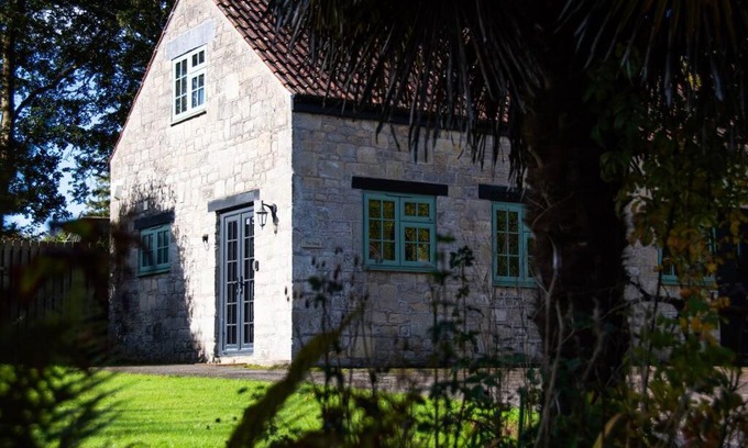 Dunkerton House | The Snug, Beautiful Country Retreat