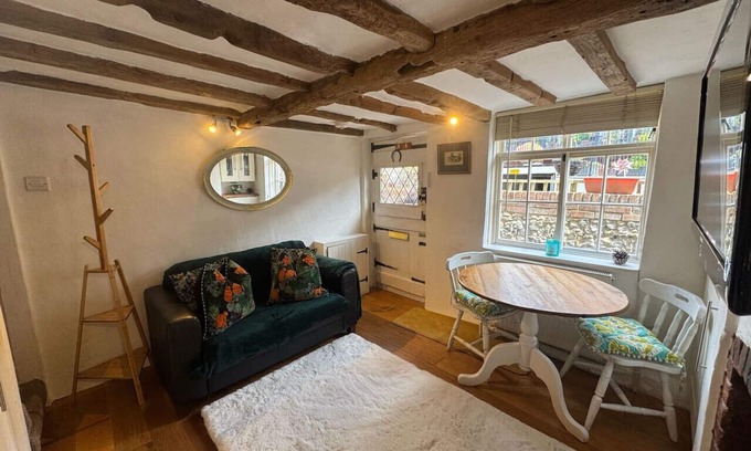 Henley-on-Thames House | The Snug - From 130 Per Night