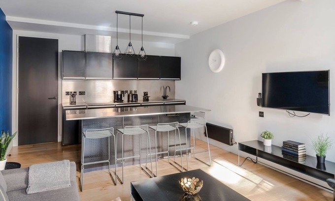 Covent Garden Apartment | The Socialite - Covent Garden - by Frankie Says