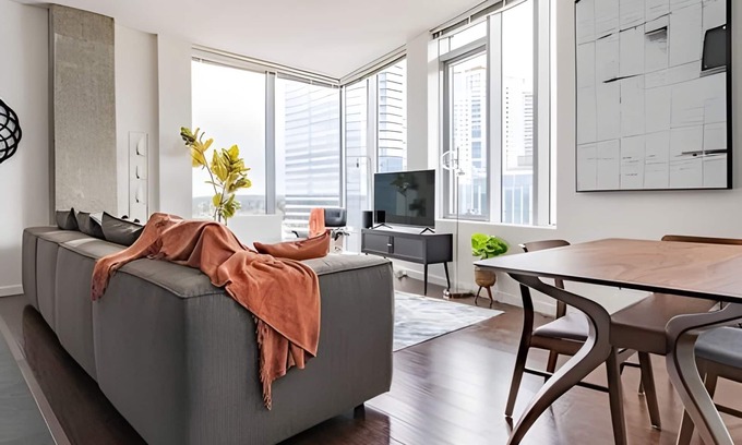 West Bellevue Apartment | The Sophari Experience: 2BR+Den Bellevue|Penthouse