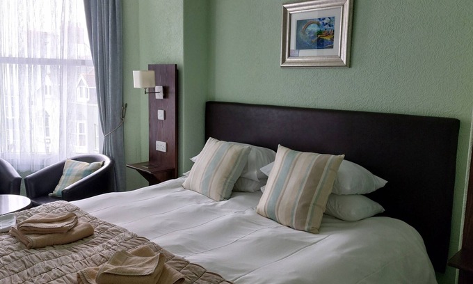 Tenby Bed & Breakfast | The Southcliff