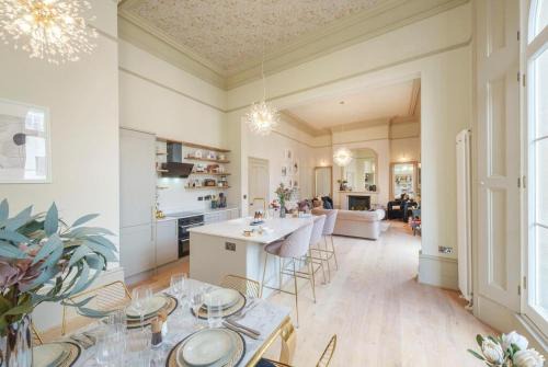 Bristol Old City Apartment | The Sovereign suite apartment at The Bank of England