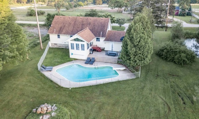Holland House | The Splash Pad- a secluded pool/hot tub oasis