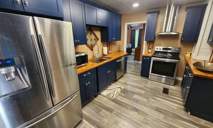 Lawrenceburg House | The Spot! 3 Bed, 1 Bath