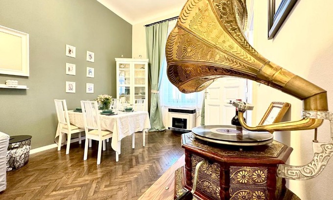 Ferencvaros Apartment | The Spot with Green Chair - cozy space near Danube