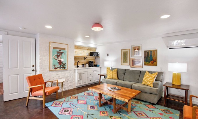 Savannah Victorian District Apartment | The Squares of Savannah: Modern Chic Apartment by Lucky Savannah