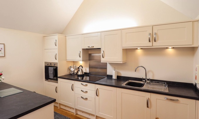 North Somercotes Cottage | THE STABLES, romantic, character holiday cottage in North Somercotes