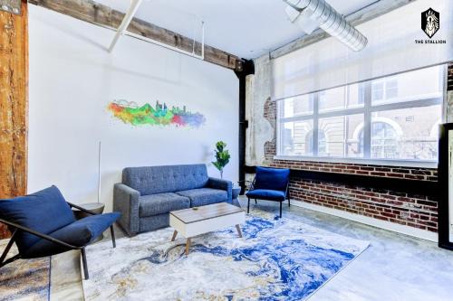 Downtown Memphis Apartment | The Stallion #106 - Walk to Museums, Luxe Loft with free gated parking