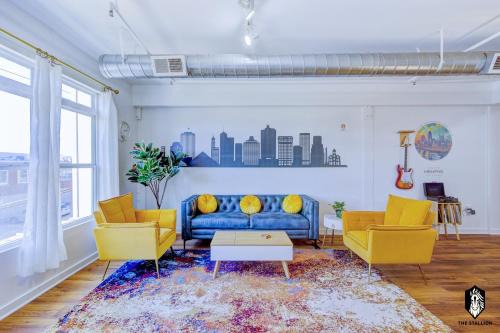 Downtown Memphis Apartment | The Stallion #208 - Walk to Attractions - Modern Luxe Loft in Memphis Downtown with free covered gated parking