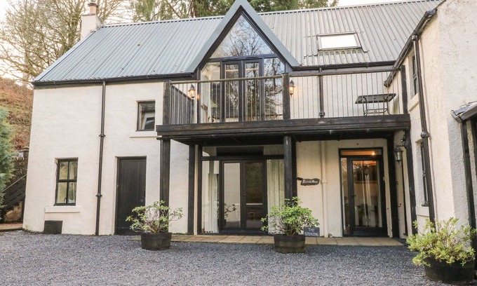 Dalmally Cottage | THE STEADING, family friendly, character holiday cottage in Lochawe