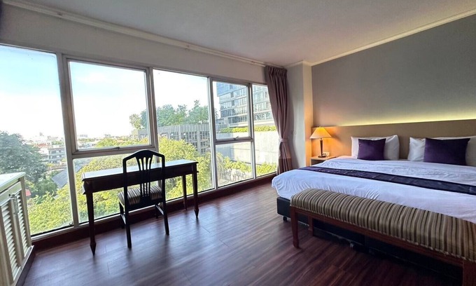 Yan Nawa Hotel | The Step Sathon