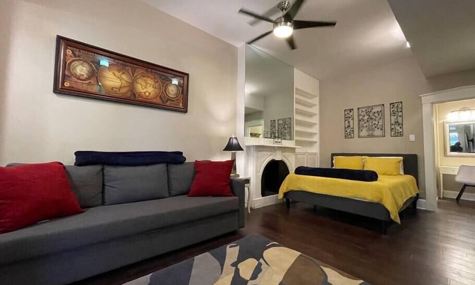 Lancaster Apartment | THE STEVENS STUDIO - HISTORIC DOWNTOWN LANCASTER, Contemporary Studio - Historic Downtown Lancaster