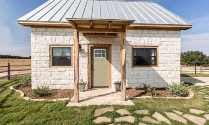 Grapetown Cottage | The Stone Cottage for 2 @ TimberRose Ranch hot tub