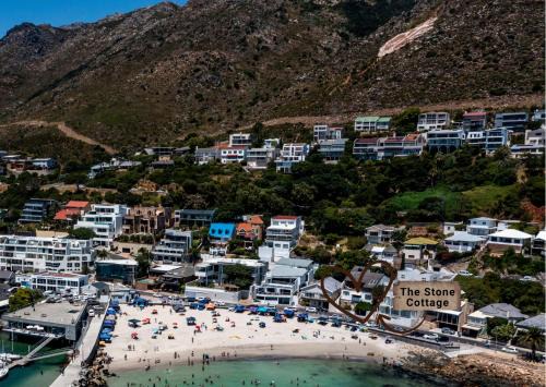 Gordons Bay Central Apartment | 'The Stone Cottage' - Charming, Private and On the Beach - Sleeps 2