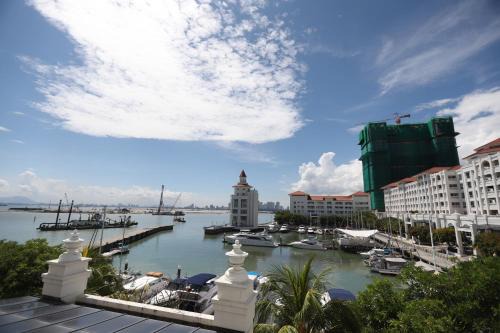 Seri Tanjung Pinang House | The Straits Quay Marina by Messina Clive