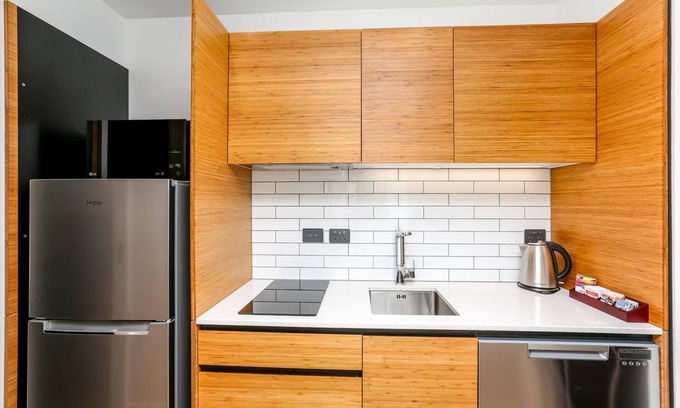 New Plymouth Hotel | The Strand