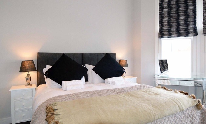 Whitnash Apartment | The Stratford Suite Dunara 6 | Leamington Spa Holiday Let | 2 Beds & Sleeps 3