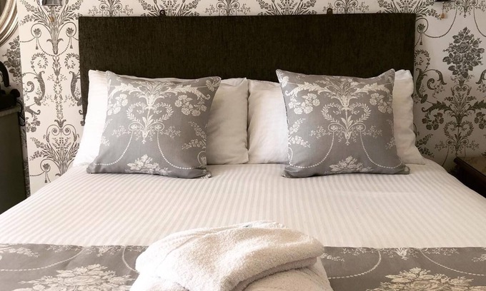Tenby Bed & Breakfast | The Strathmore