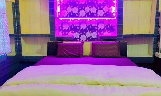 Agra Hotel | The Street Homestay