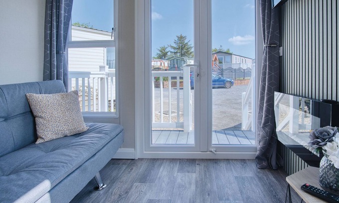 Amroth Apartment | The Studio - 1 Bedroom Cabin - Amroth