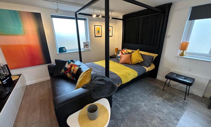 Grimsby Apartment | The Studio by Hip Haus
