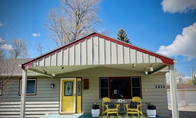 Sturgis House | The Sturgis Reserve - Cozy town home at the gateway to the Black Hills!