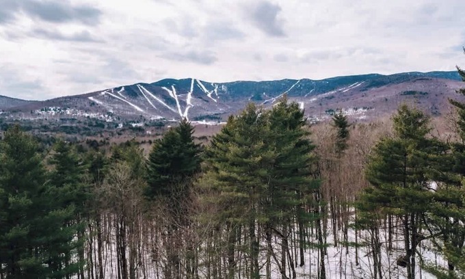 Warren Ski Chalet | The SugarFunk Chalet (Access Rd w/Sugarbush Views)