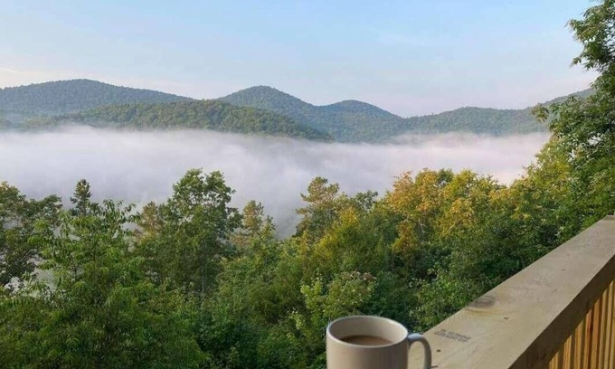 Suches Cabin | The Summit Haven -Top of Mountain/Pet Friendly/Panoramic Year-Round Views