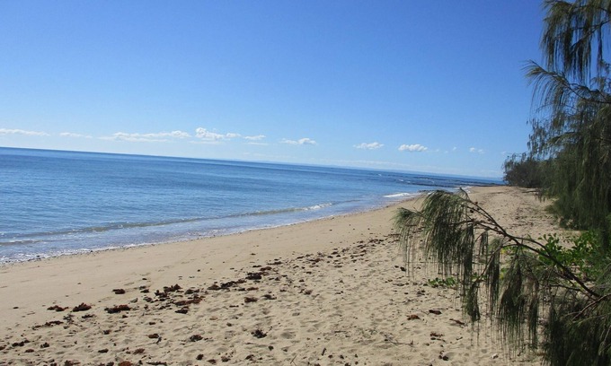 Point Vernon House | The Sun and Sea Modern split level, pet-friendly family holiday home on the Esplanade