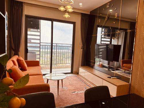 Thu Thiem Apartment | The Sun Avenue 2BR Sunset View Apt, 10 mins to D1