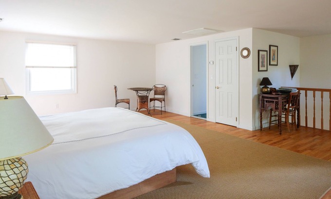 Bridgehampton House | The sun is out. Head East. Rent a beautiful house with pool and tennis for July