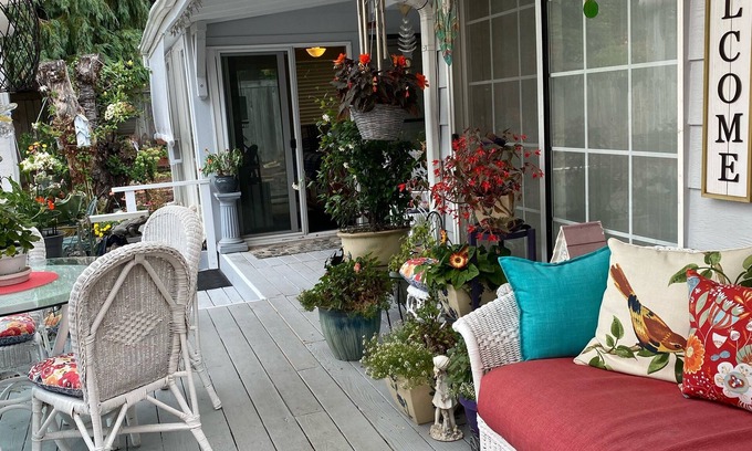 Ellsworth House | The Sun Room at The "COTTAGE"