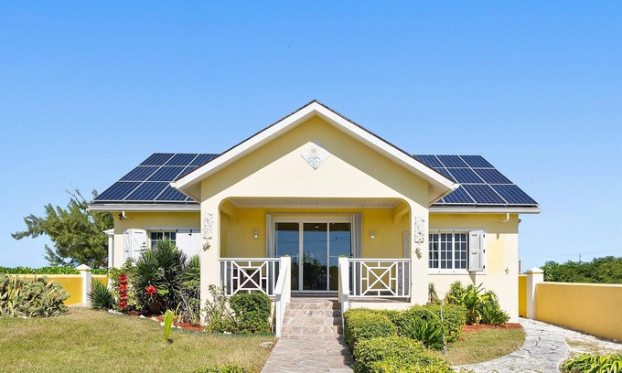 Cockburn Town House | The Sunflower Villa – 3BR Beachfront in Grand Turk