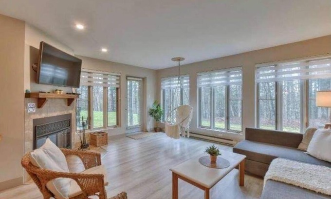 Mont-Tremblant House | The Sunny half croissant