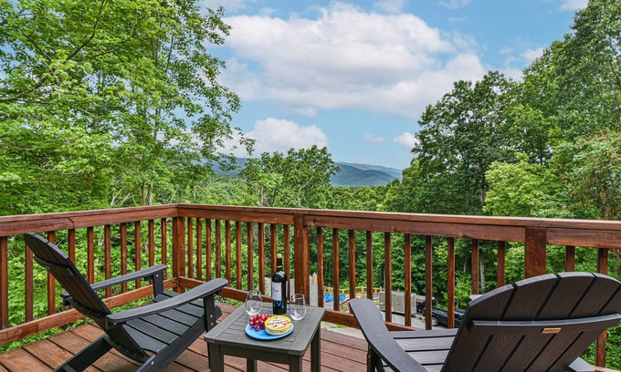 Black Mountain House | The Sunset House