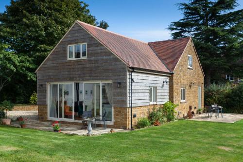 Sibford Gower House | The Sunset Retreat