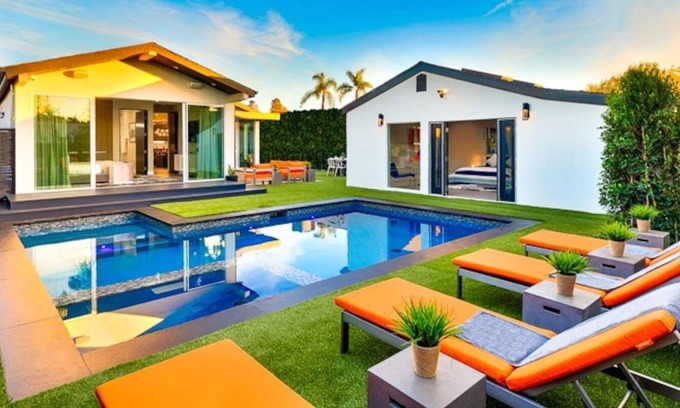 Faircrest Heights Villa | The Sunset Villa Summ