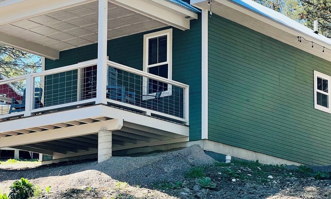 Lakeside Apartment | The Swan at Elk Ridge Village cabin 201A with views of Flathead Lake.